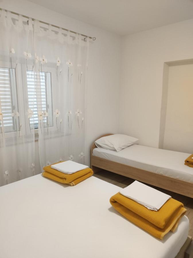 Apartments Katica Metajna Bagian luar foto